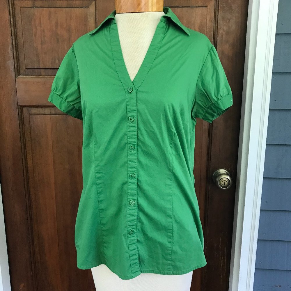 Short-sleeved button-down shirt